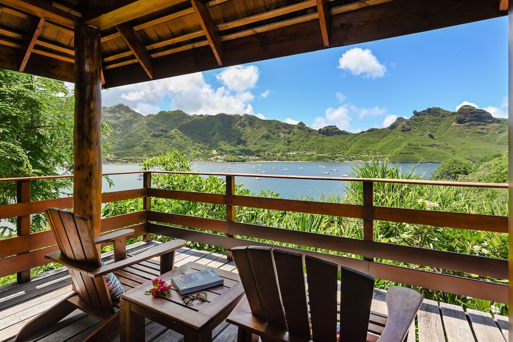 NUKU HIVA KEIKAHANUI PEARL LODGE 42/56