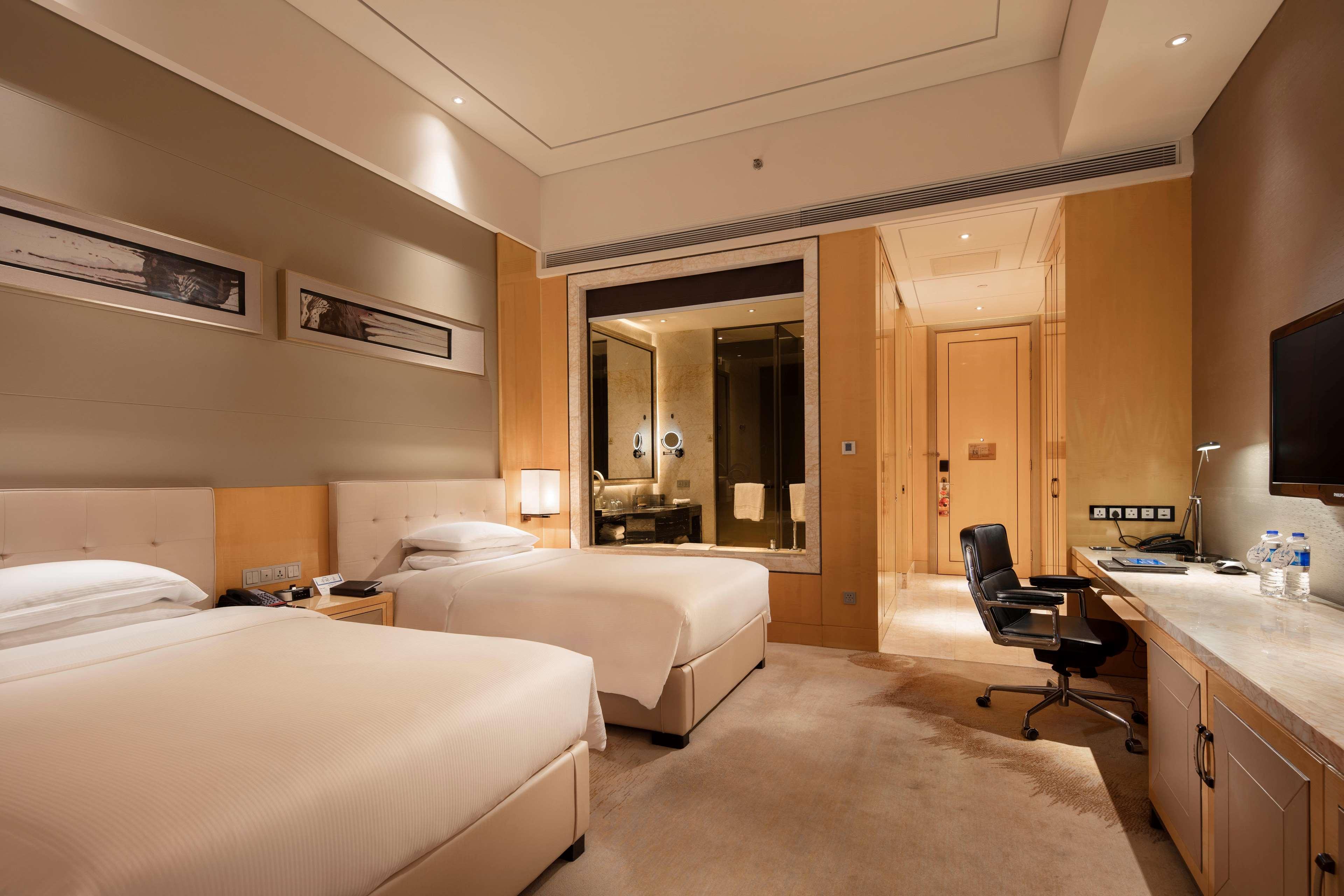 غرفة تنفيذية بسريرين منفصلين بإطلالة على المدينة، HILTON DALIAN 2/3