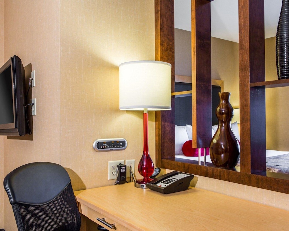 Cambria Hotel Madison East 17/41