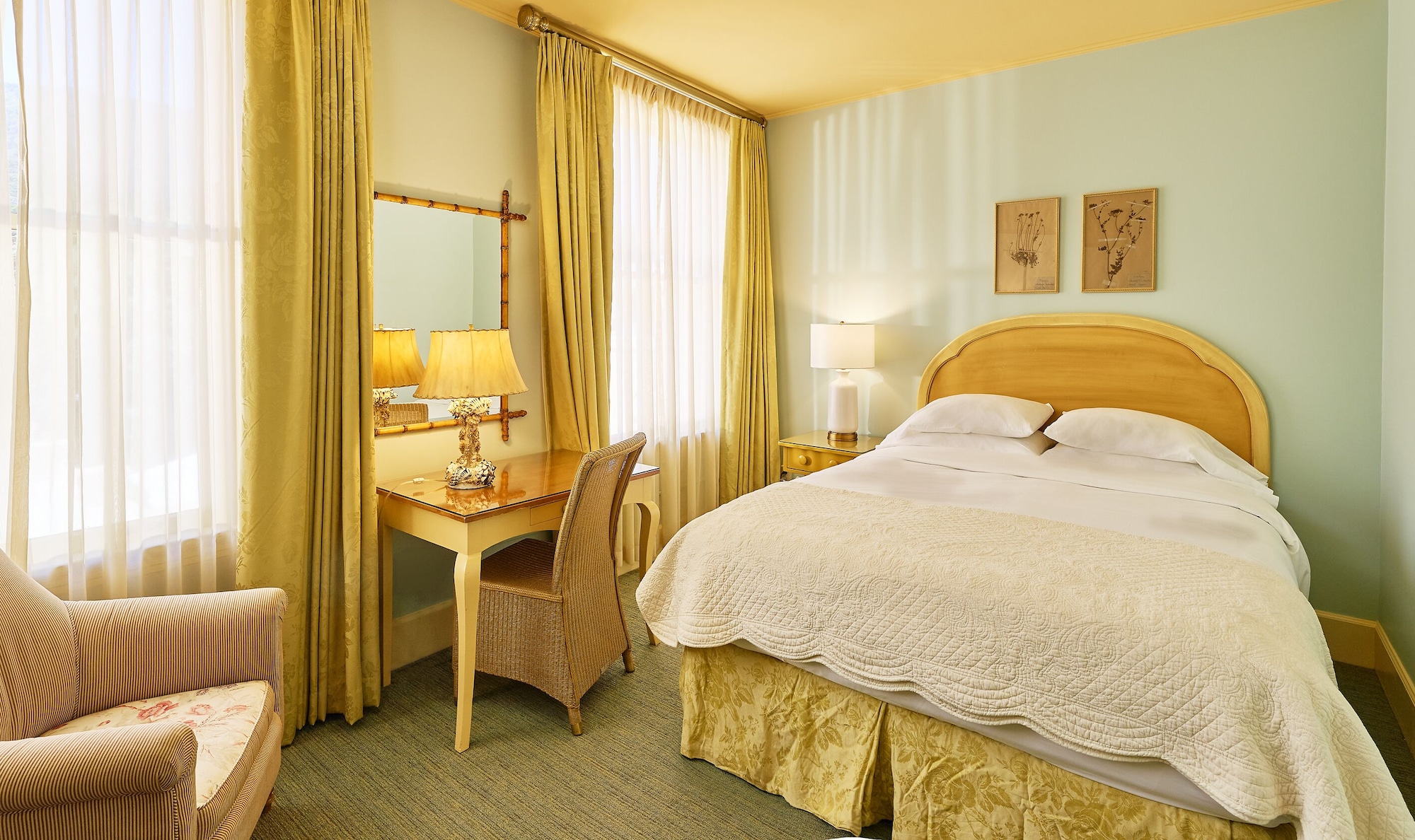 Boutique, Queen Bed