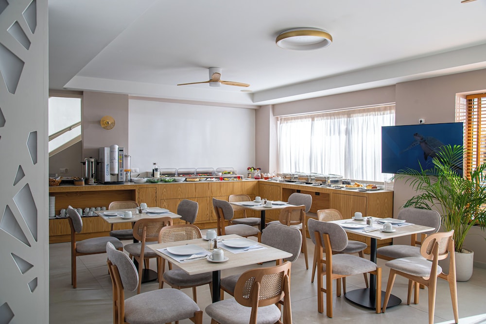 Mary Hotel and Mary Royal Suites 43/51