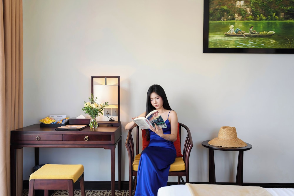 Royal Riverside Hoi An Hotel 9/75