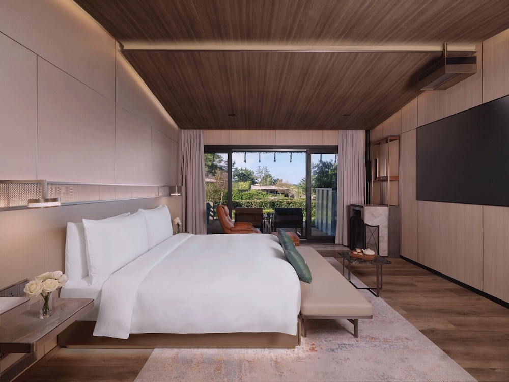 Forest, Garden, King Bed, New Wing