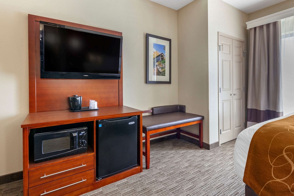 Comfort Suites Oshkosh, WI 21/32