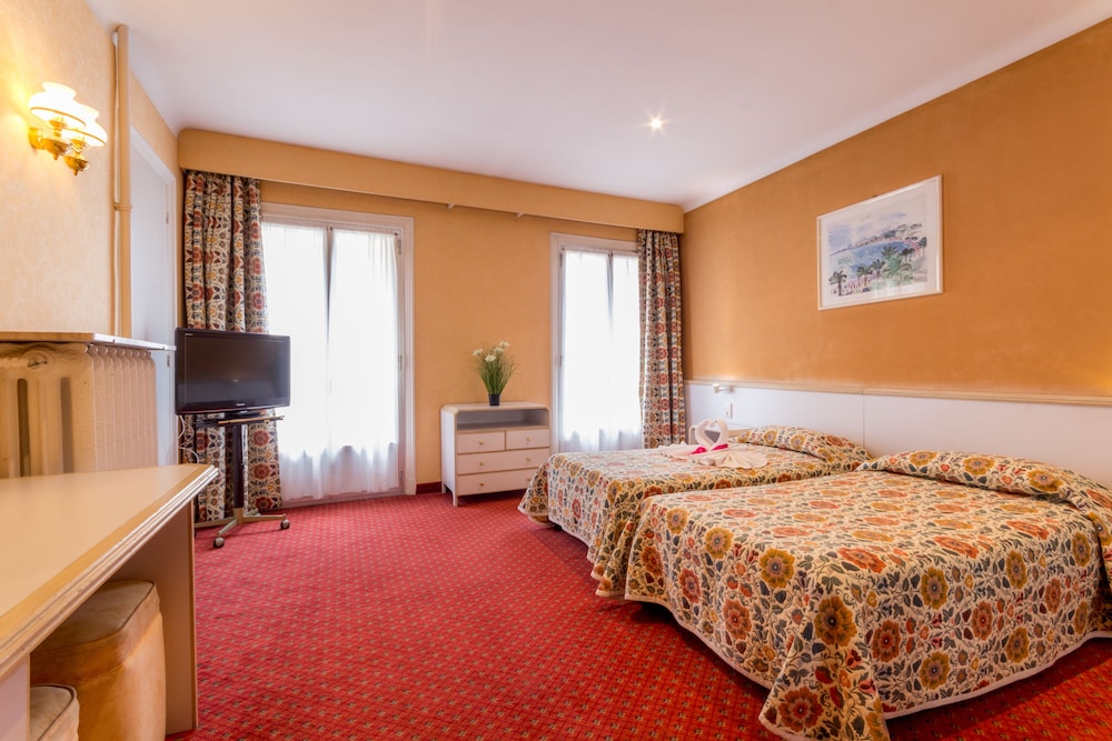 Hotel Busby 15/76