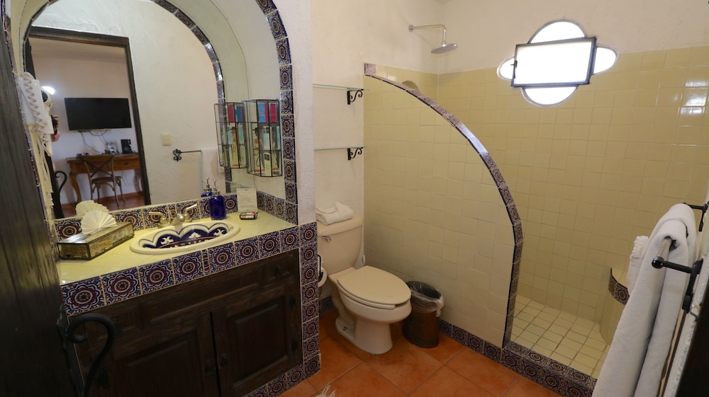 Casa Mia Suites 69/72