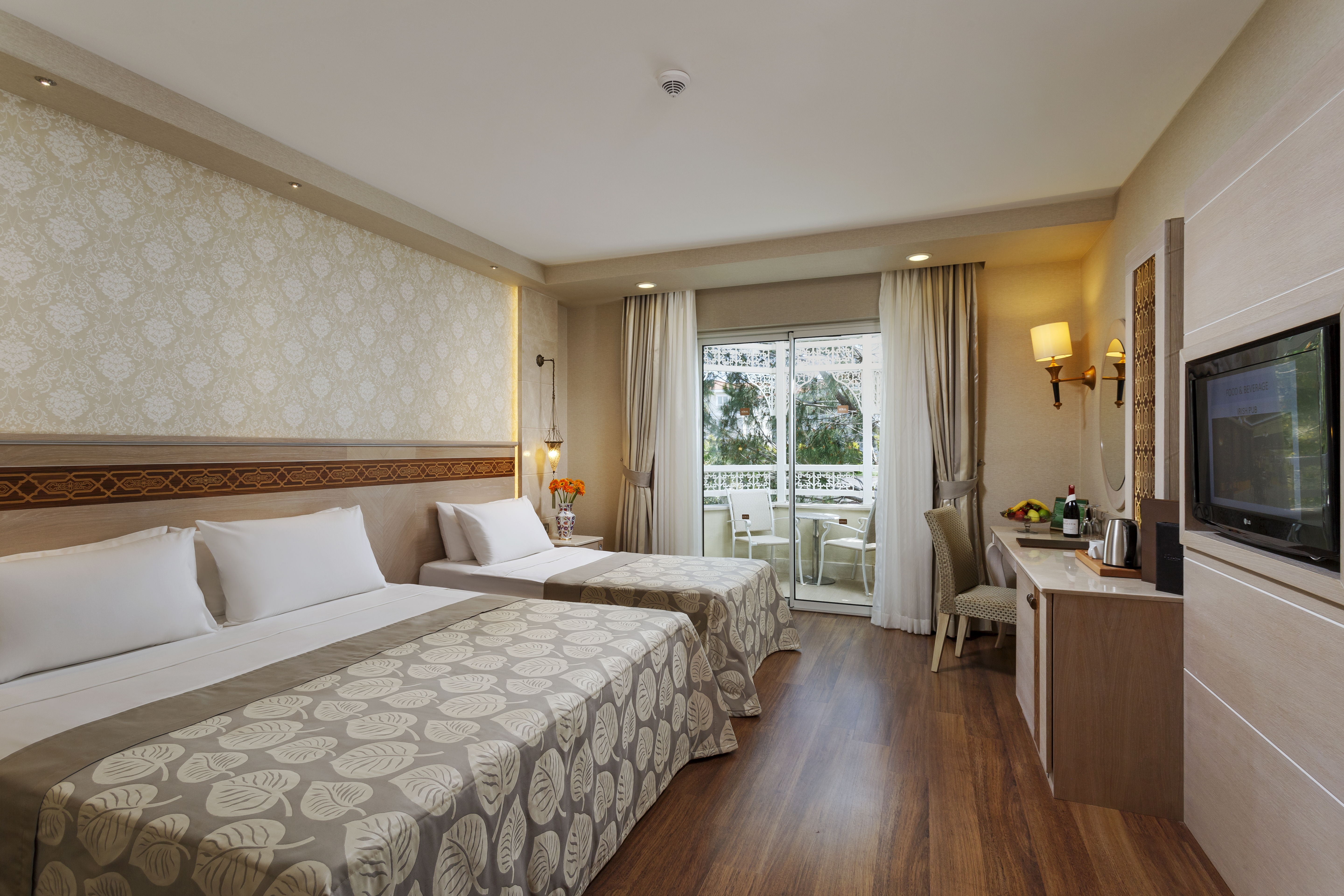 Deluxe, Double Bed