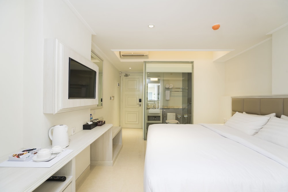 Alron Hotel Kuta Powered by Archipelago 43/67