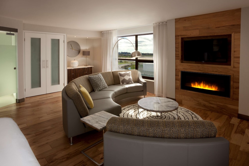 Hilton Toronto Airport Hotel & Suites 40/79