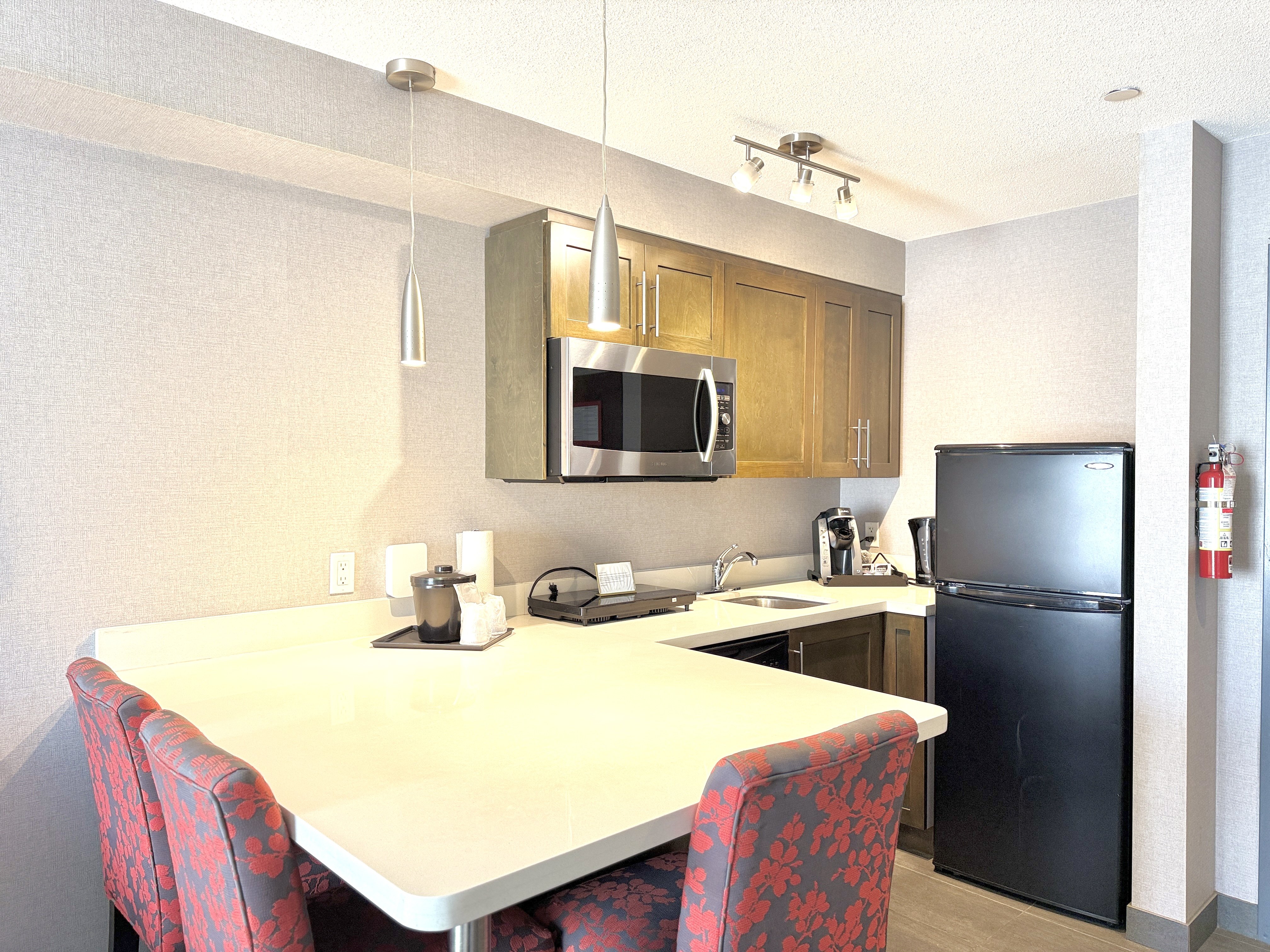 Holiday Inn Express Suites Riverport 65/76