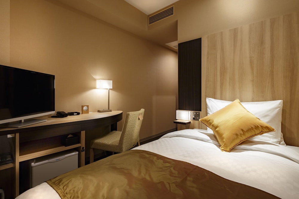 ROOM, SINGLE