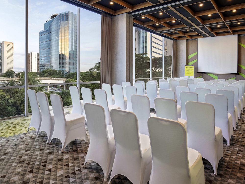 Ibis Styles Jakarta Simatupang 27/39
