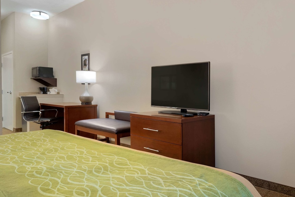 Comfort Inn and Suites Port Arthur Port Neches 7/33