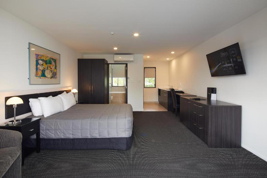 EXECUTIVE, DOUBLE BED