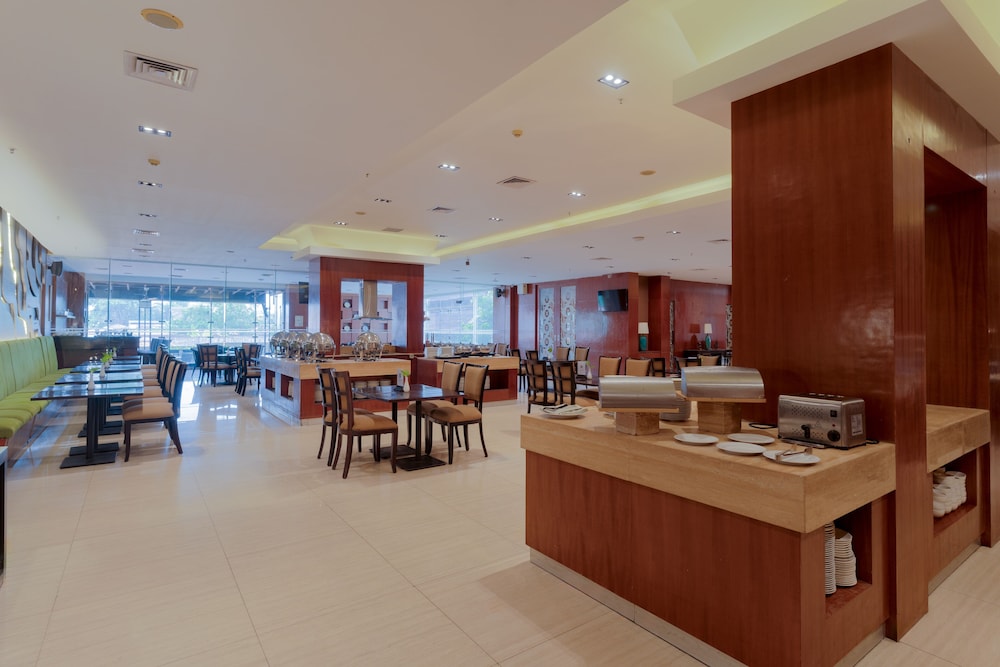 Hotel The Capital Surabaya 48/50