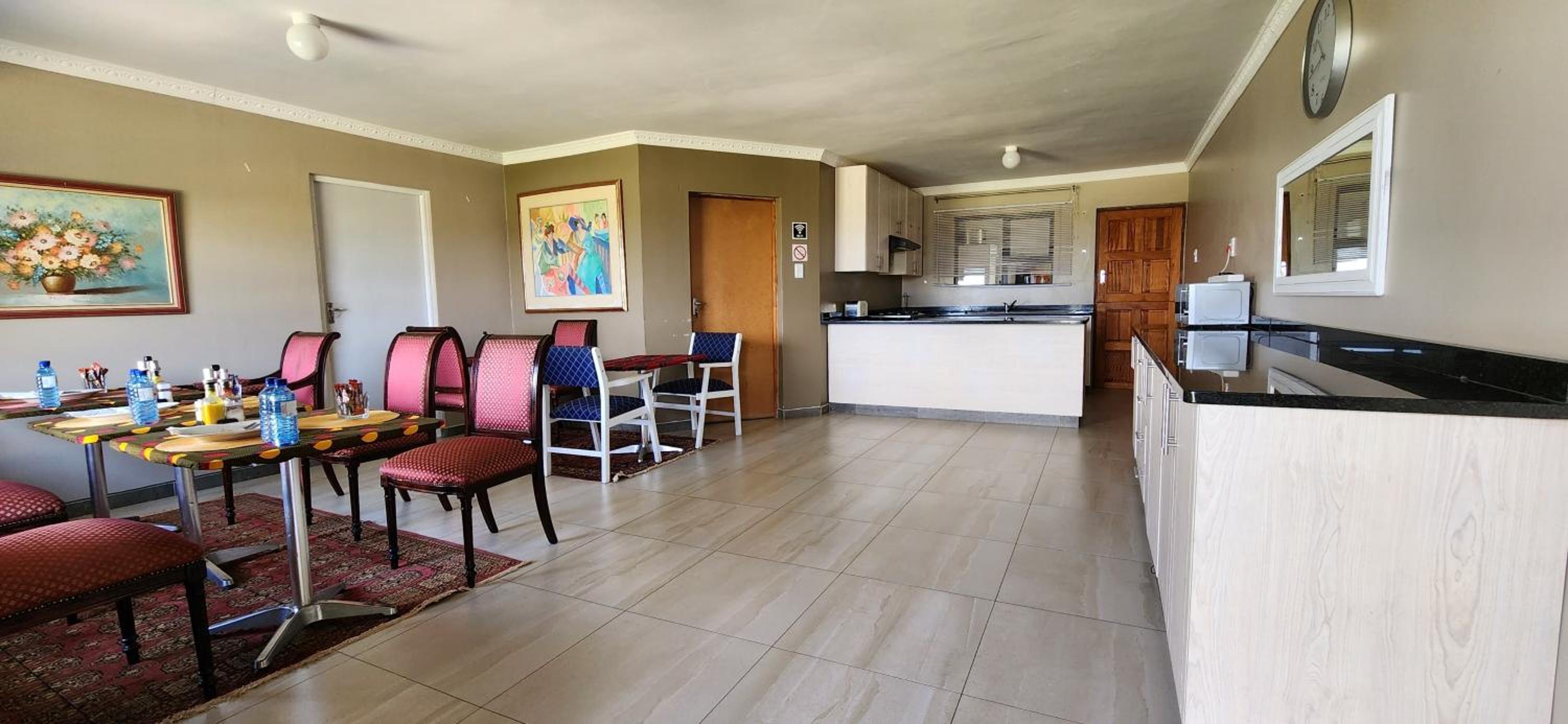 Vikamana Guest House 8/17