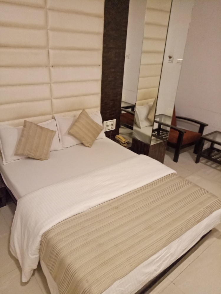 HOTEL NAVI MUMBAI 16/40