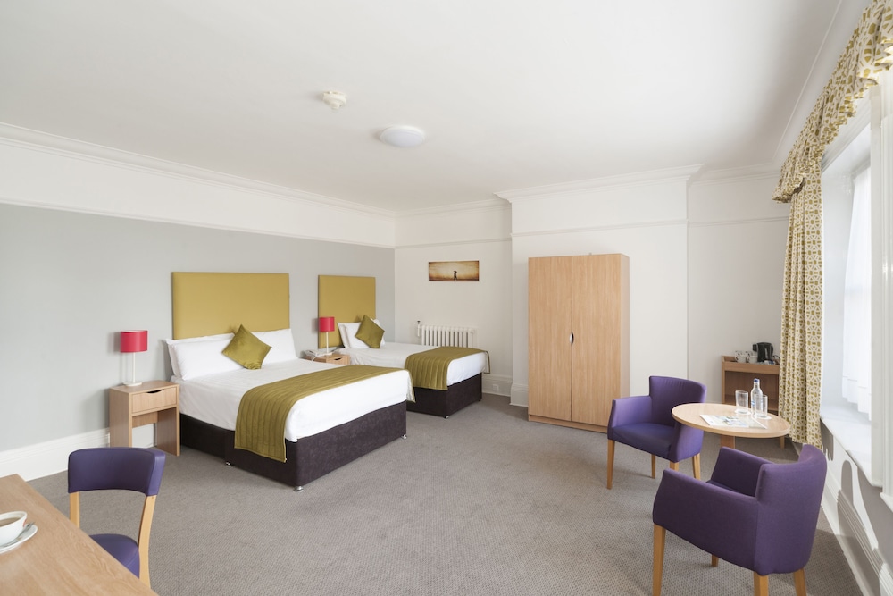 Ship and Castle Hotel 16/70
