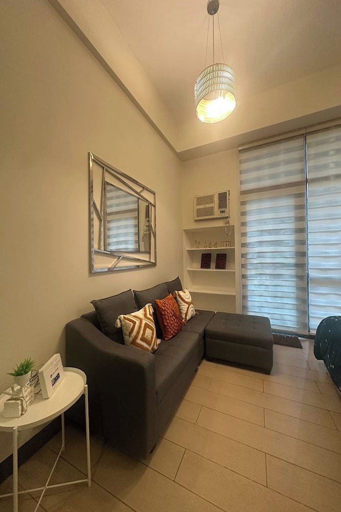 PRS at One Palm Tree Villa near Airport 40/60