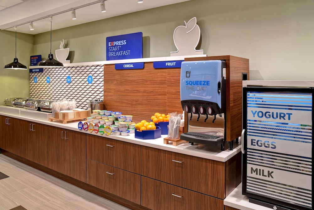 Holiday Inn Express And Suites Ottawa 8/50