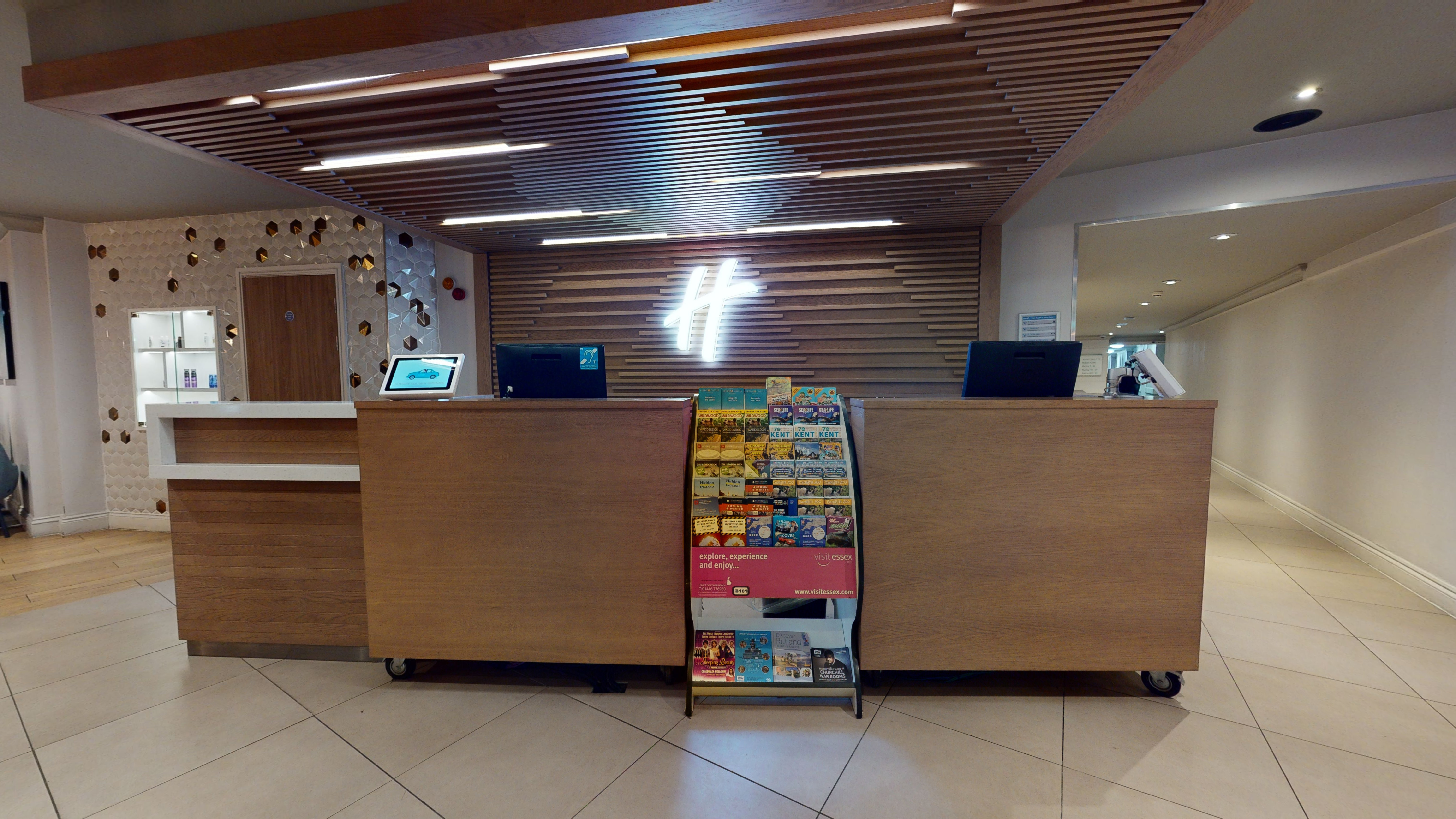HOLIDAY INN BRENTWOOD M25, JCT 28 10/74