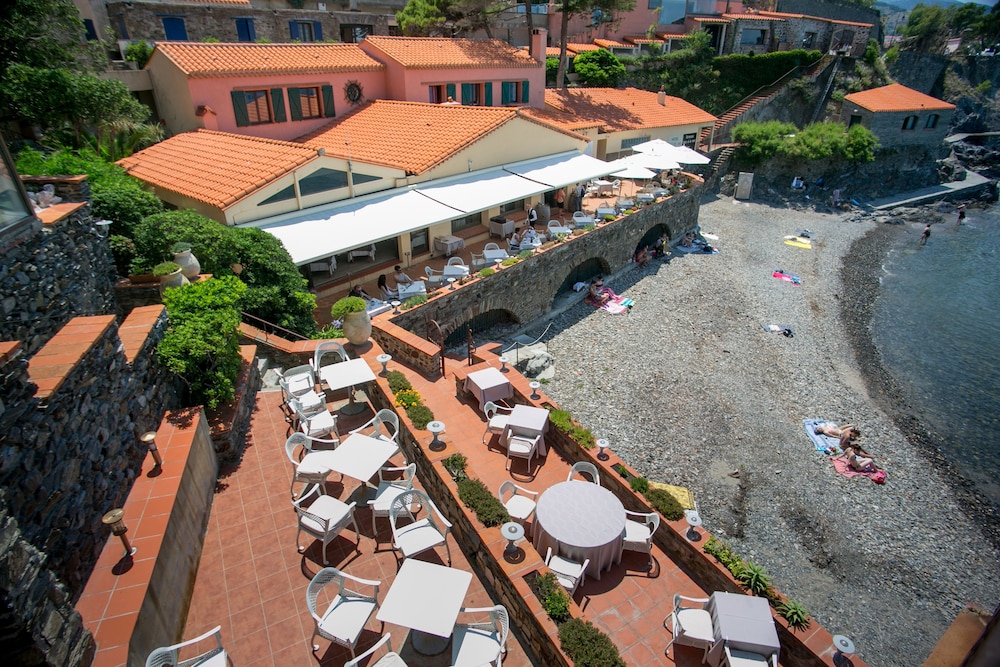 Le Relais Des Trois Mas 34/44