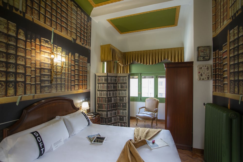 ROOM, DOUBLE BED