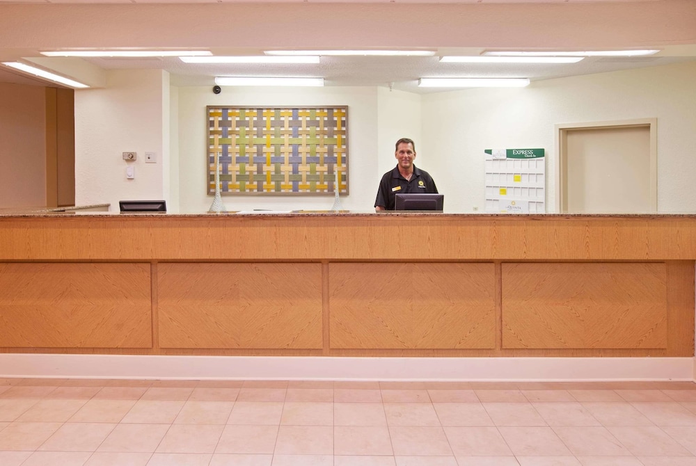 La Quinta Inn & Suites by Wyndham Nashville Airport/Opryland 7/38