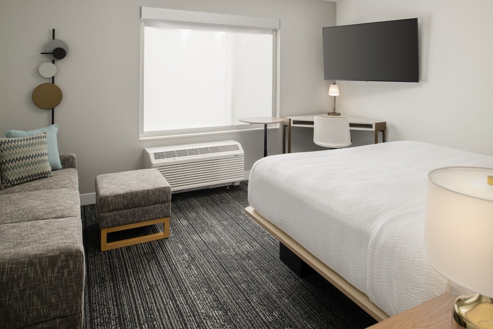 TownePlace Suites by Marriott Eugene 7/23