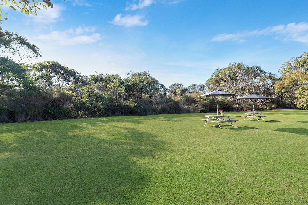 PORT CAMPBELL MOTOR INN 46/50