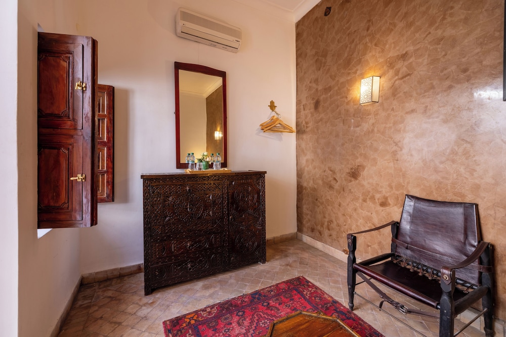 Riad Saba 7/64