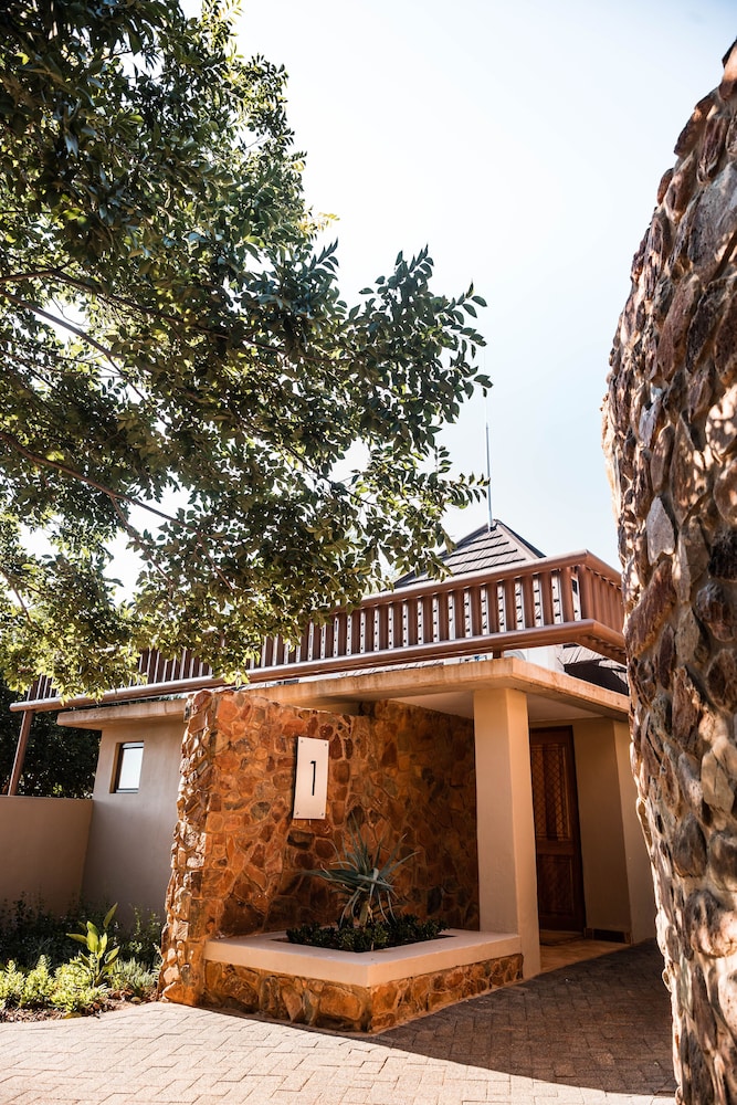 Bona Bona Game Lodge 4/48