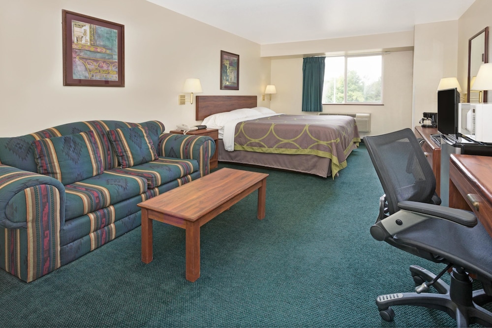 Super 8 by Wyndham Windsor 21/29