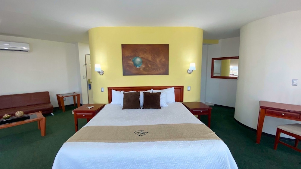 Senior, King Bed, City View, Sofa, Hot Tub