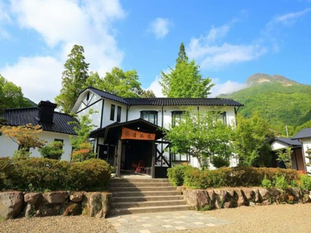 Yufuin Ryokan Seikoen 50/50