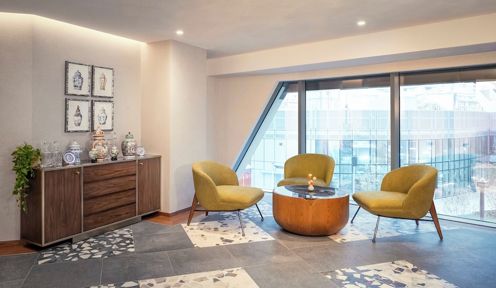 Dorsett Canary Wharf 39/45