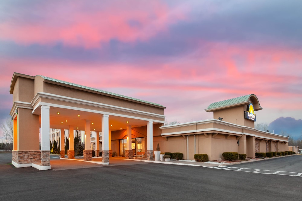 Days Inn by Wyndham Plattsburgh 2/37