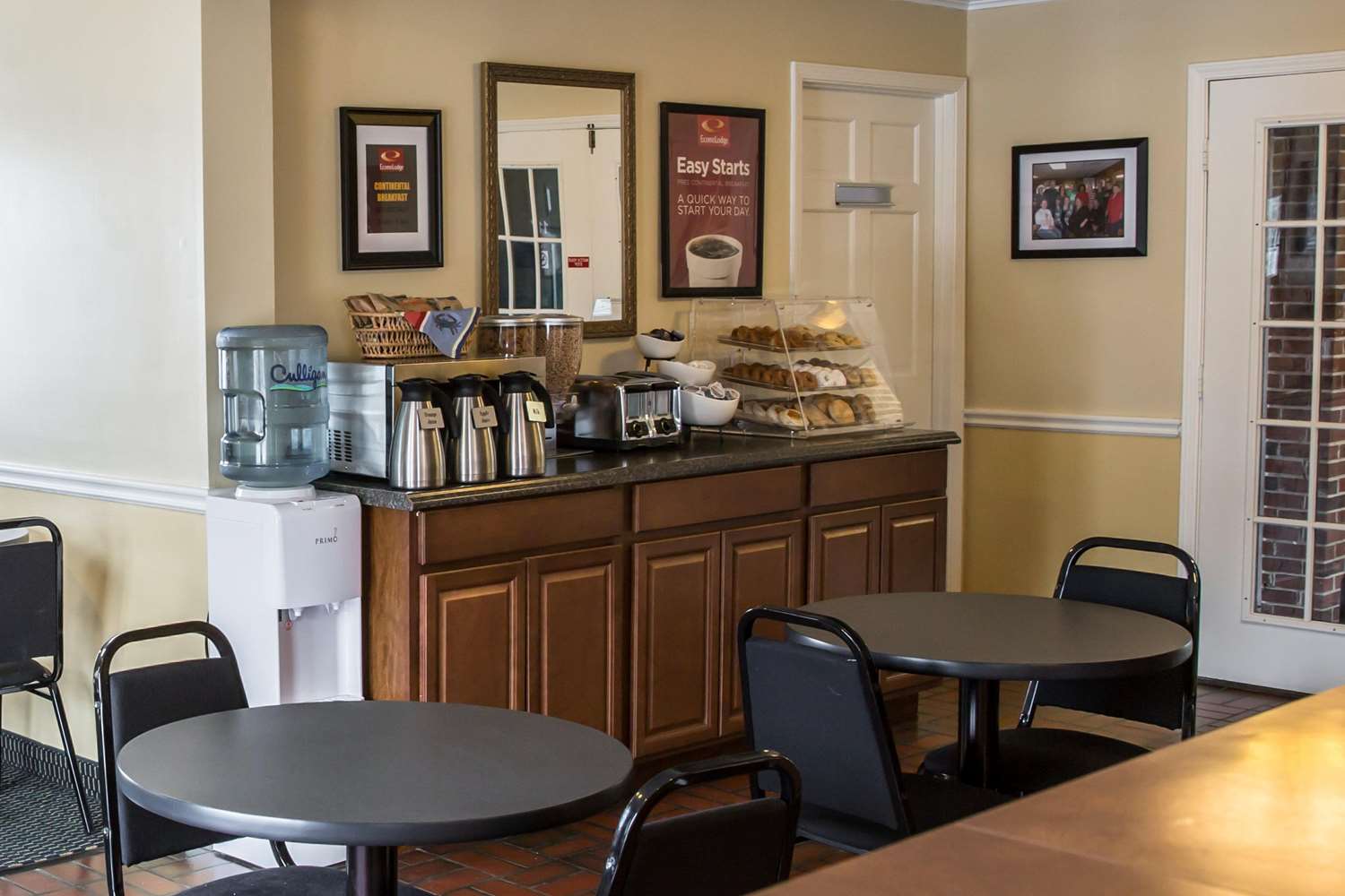 Econo Lodge Crystal Coast 23/32