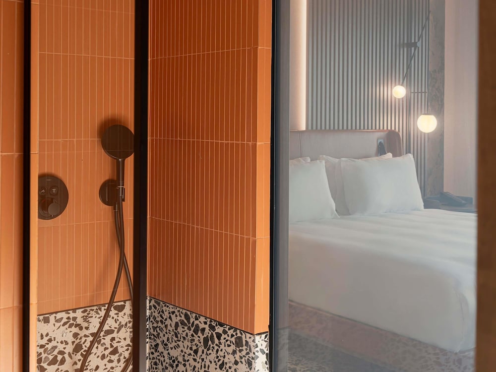 Superior, King Bed, Sea Side, on the Side 5/6