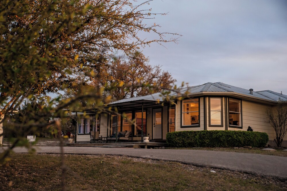 Hill Country Casitas 8/73