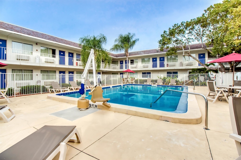 Motel6 Venice, FL 7/63