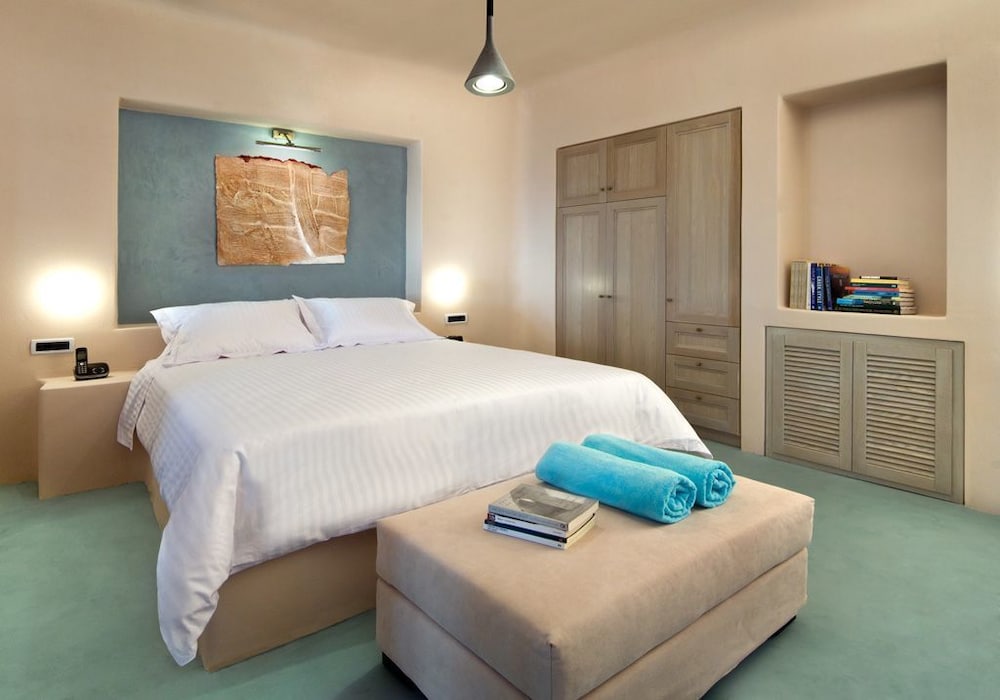 Voreina Gallery Suites 10/50