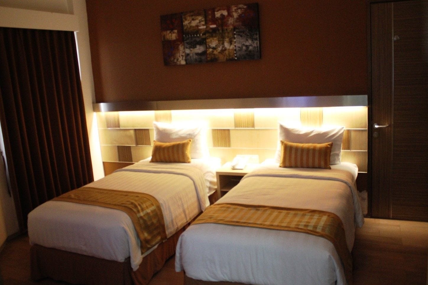 Deluxe, Twin Beds