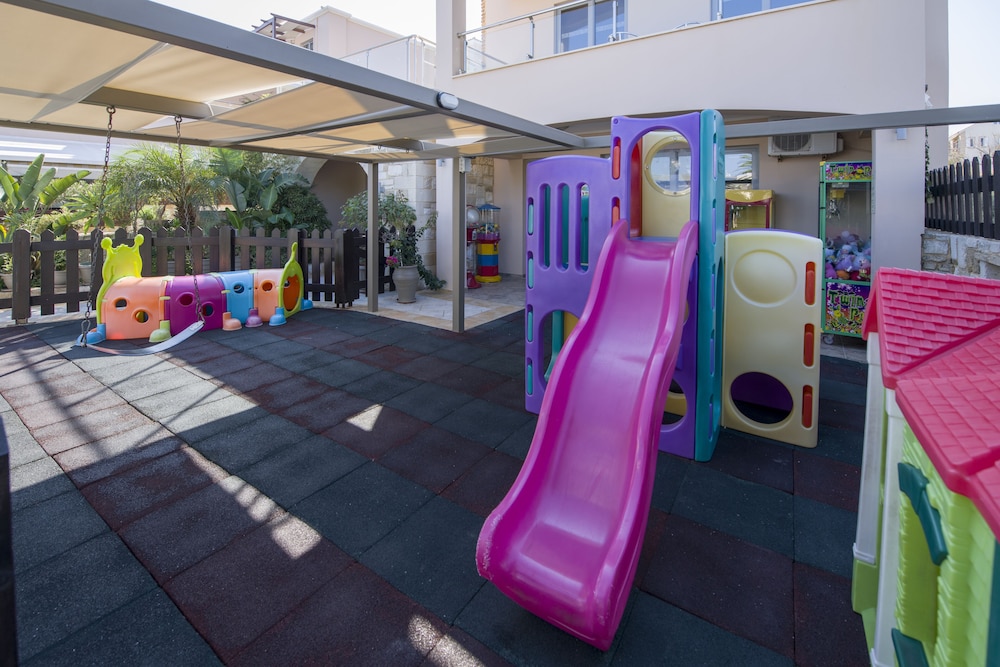 Isida Hotel 39/50