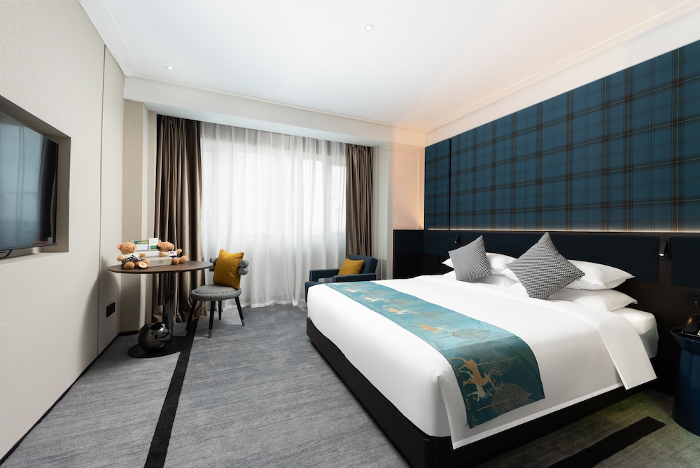PREMIER, KING BED