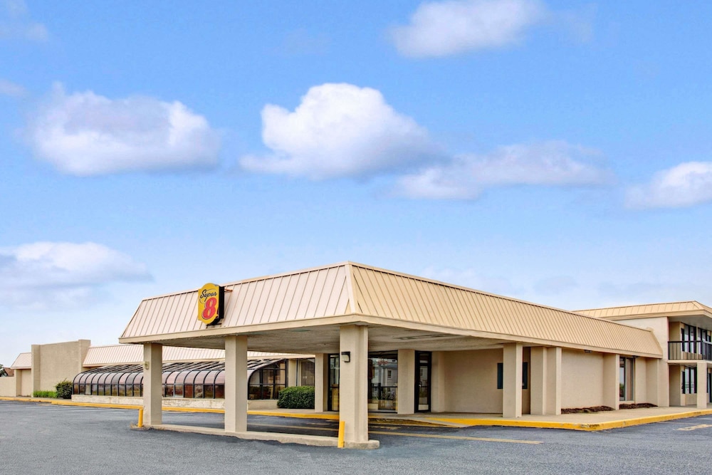 Super 8 By Wyndham Norfolk/Chesapeake Bay image