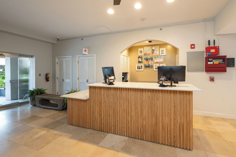 Regency on Beachwalk Waikiki by OUTRIGGER 10/50