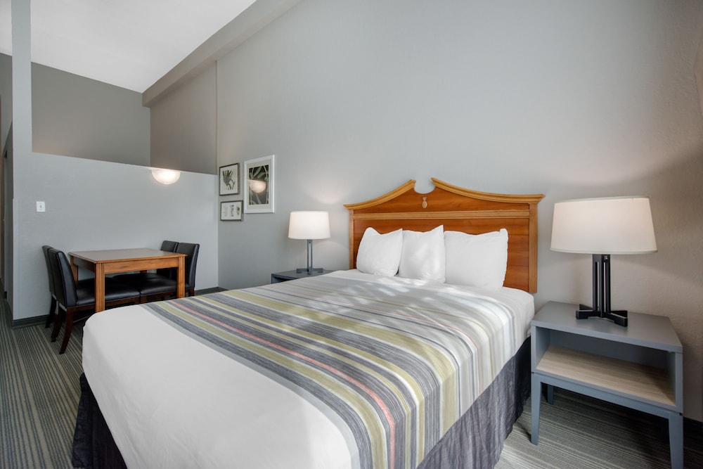 Country Inn & Suites by Radisson, Port Canaveral, FL 15/34