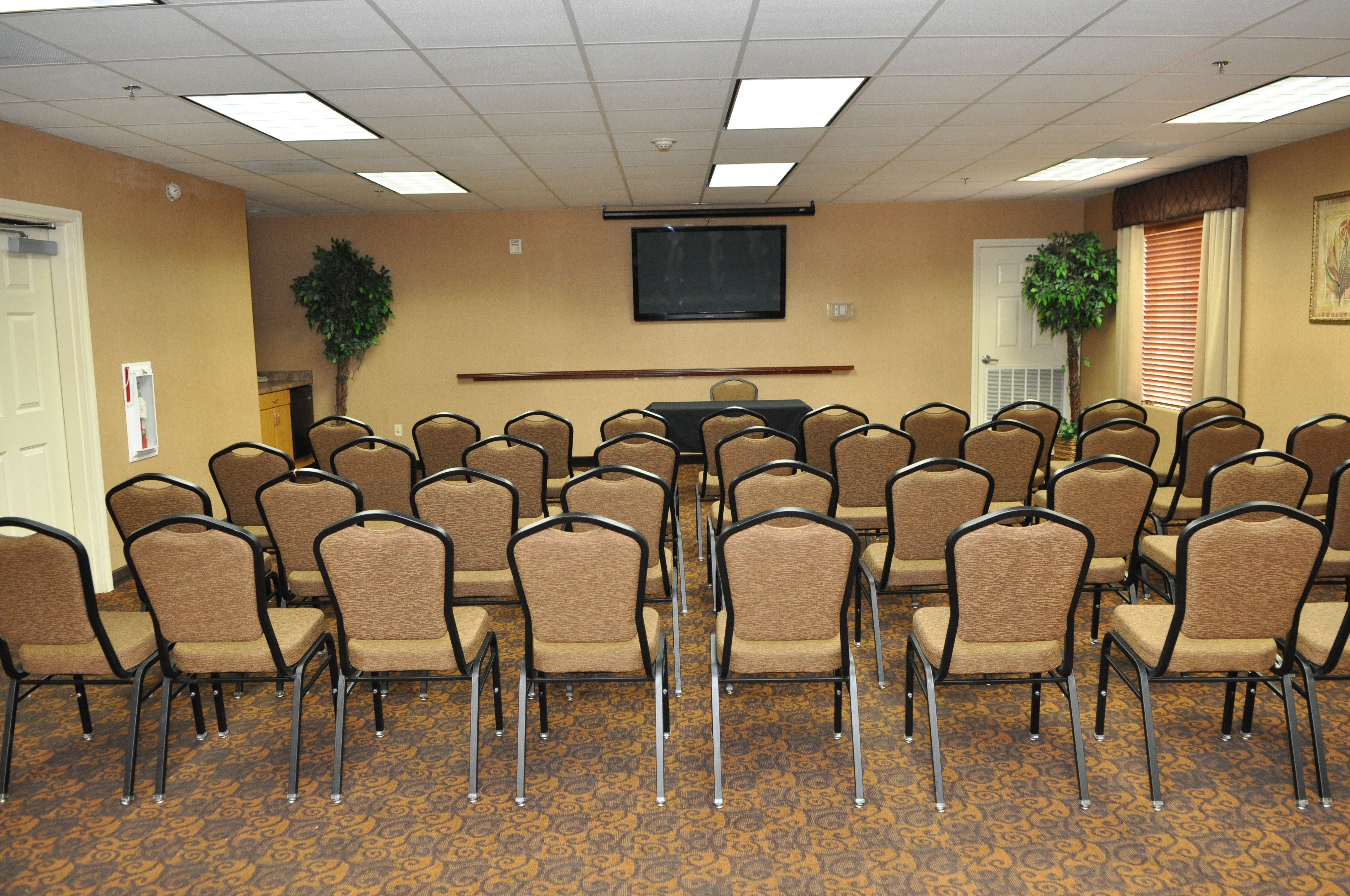 Holiday Inn Express Las Vegas-Nellis, an IHG Hotel 37/47