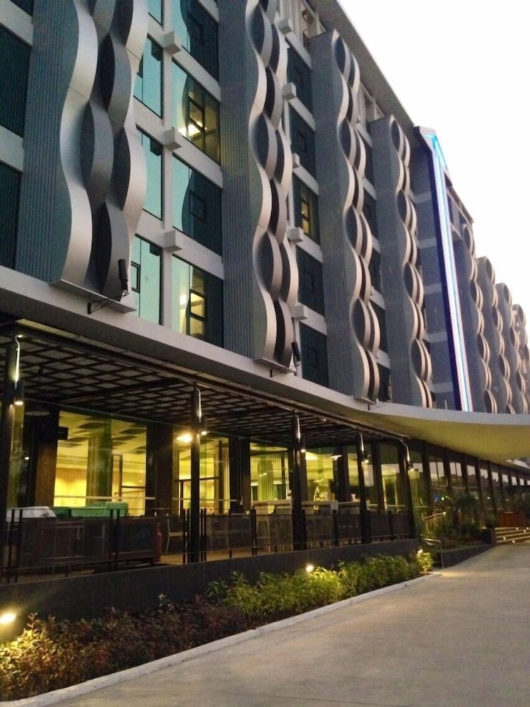 Alvarez Hotel 4/65